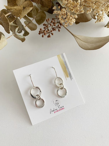 Boucles d'oreilles anneaux forgés en argent